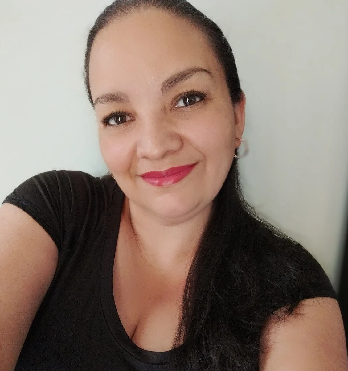 Yuly Rivas, creadora e instructora del curso Diseña y Crea con Resina